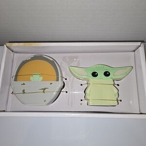 Mandolorian Grogu Baby Yoda & Pram Ceramic Salt & Pepper Shaker set - 2pc